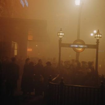 On This Day In Photos: December 5 1952 – Smog Kills Thousands In London