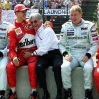 Snapshot: Bernie Ecclestone and Michael Schumacher are sitting on a wall