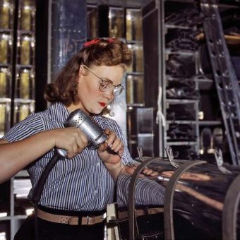 World War 2: The Office of War Information’s pictures of women working on aircraft