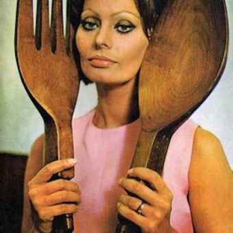 1971: Sophia Loren says Eat With Me (and my giant wooden cutlery ears)