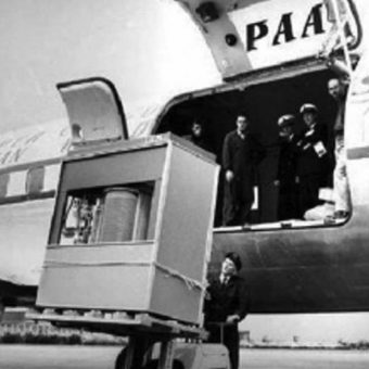 1956 Hard Disk Drive – loading IBM’s storage unit on a PAA jet