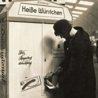 The 1931 cooked hot-dog vending machine