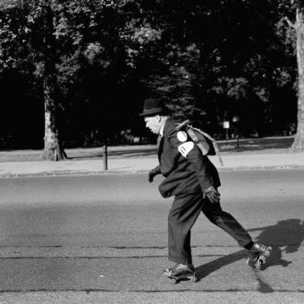1959 Louis Bleriot Race: Lt Commander W.G Boaks Sets Off From Marble Arch By Rollerskates