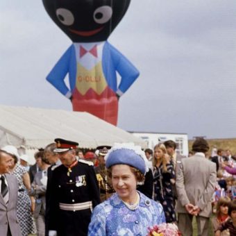 1977: Her Majesty The Queen Meets A Huge Inflatable Golliwog