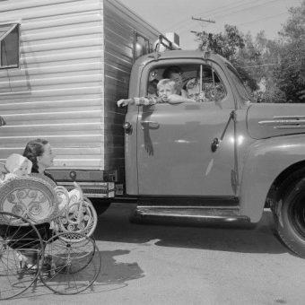 Flashback To 1952: Robert Mitchum’s Homemade Luxury Motor Home
