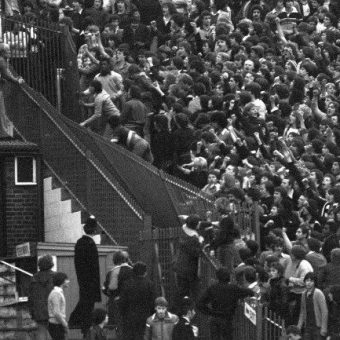 Spurs And Chelsea Fans Fightiing In 1978: The Lone Hooligan On The Roof