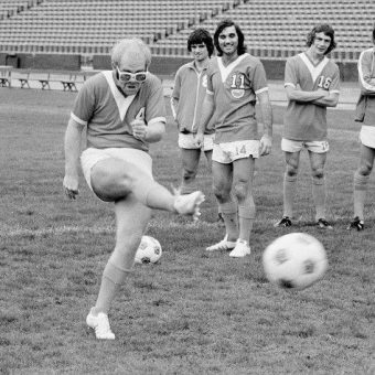 Elton John Trains With George Best And The Los Angeles Aztecs In 1976