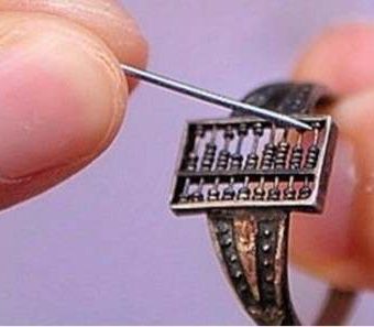 This 17th century Chinese Abacus Ring Is The World’s Oldest Smart Ring