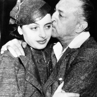 1937: John Barrymore and Elaine Barrie Stage The World’s Most Awkward Kiss