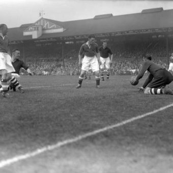 1937: Matt Busby’s Liverpool FC Take On Chelsea