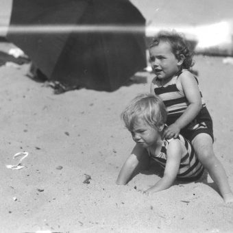 Marilyn Monroe On The Beach With Her Mother In 1929