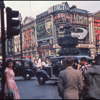 Sixteen Fabulous Colour Photos of a Weekend Trip to London in 1959