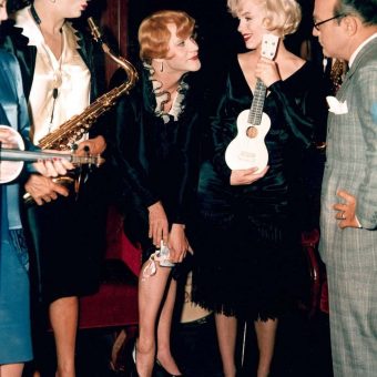 All Dressed Up: Beautiful Color Photos From Behind The Scenes of Some Like It Hot