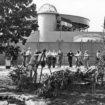 Nils T. Granlund And His Colony Of Naked Sun Worshippers Star At New York’s World Fair (1939)