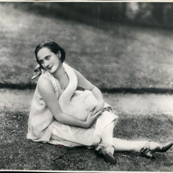Anna Pavlova And Her Pet Swan Jack (1927)