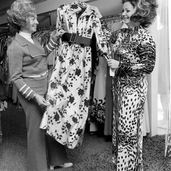 40 Found Photos of Ladies Clothes Shopping in the 1960s and 70s